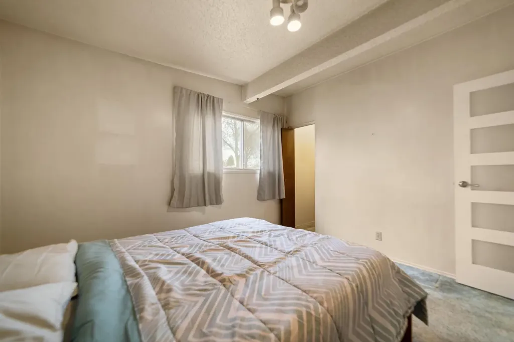 6614 44b Avenue Camrose AB T4V 2V5