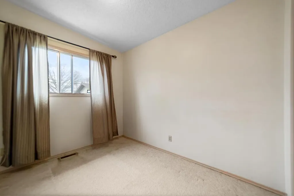 6614 44b Avenue Camrose AB T4V 2V5