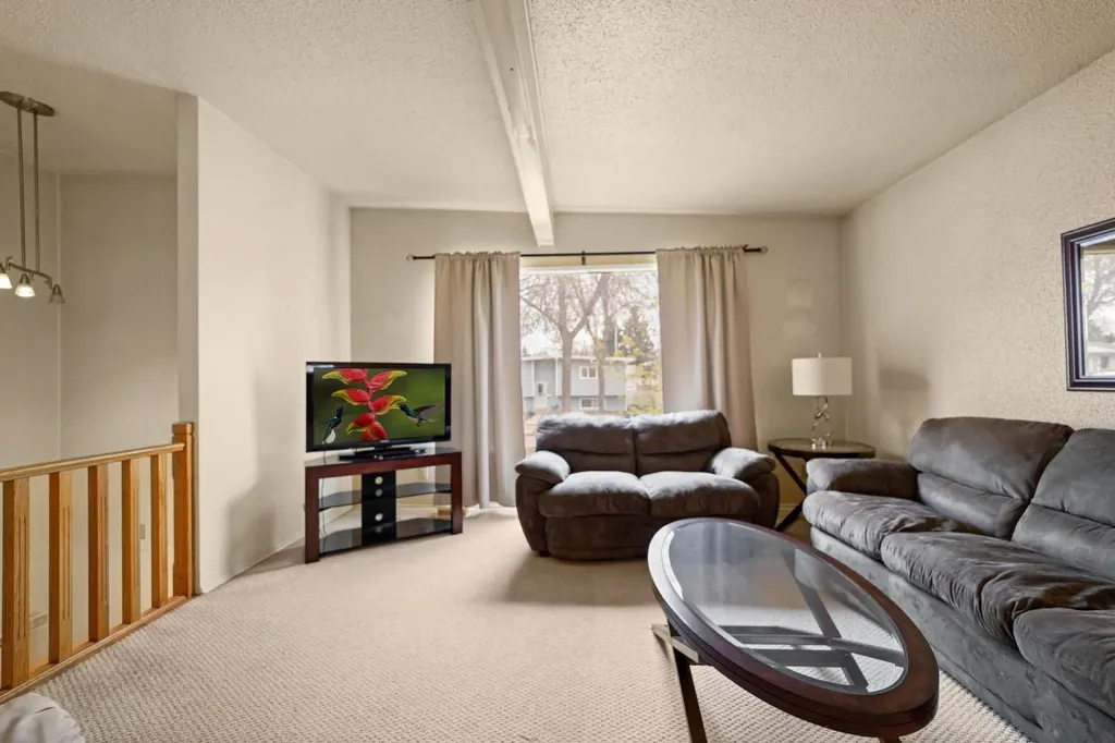 6614 44b Avenue Camrose AB T4V 2V5