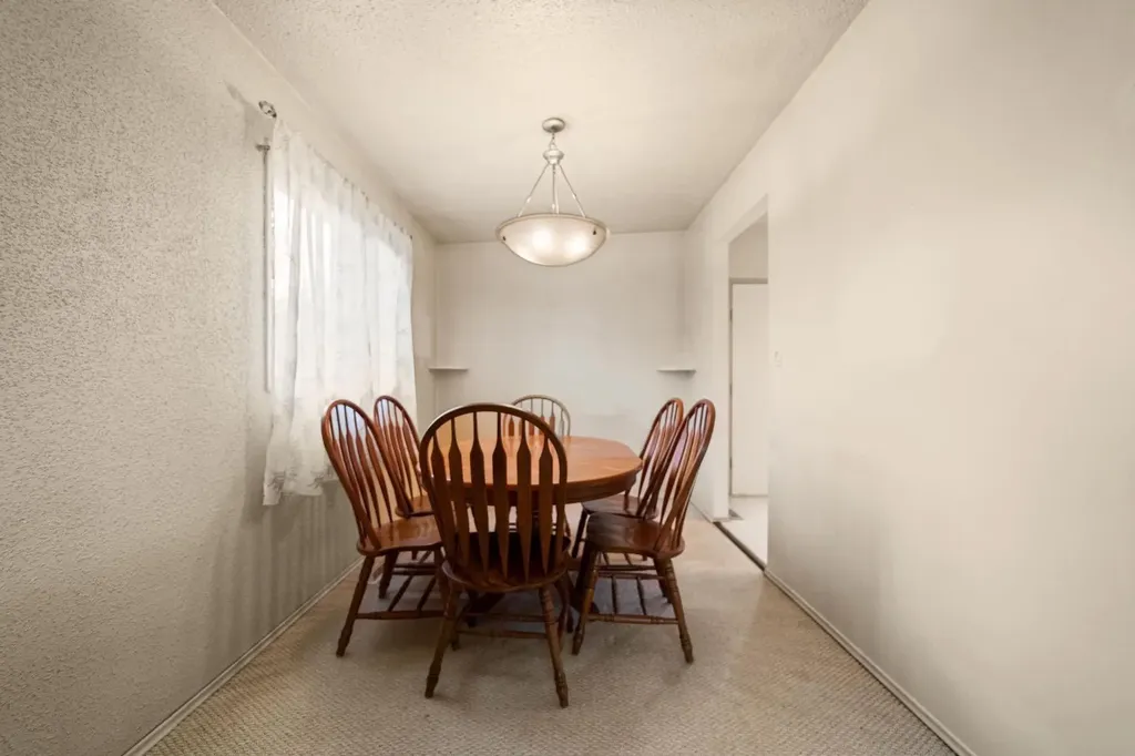 6614 44b Avenue Camrose AB T4V 2V5