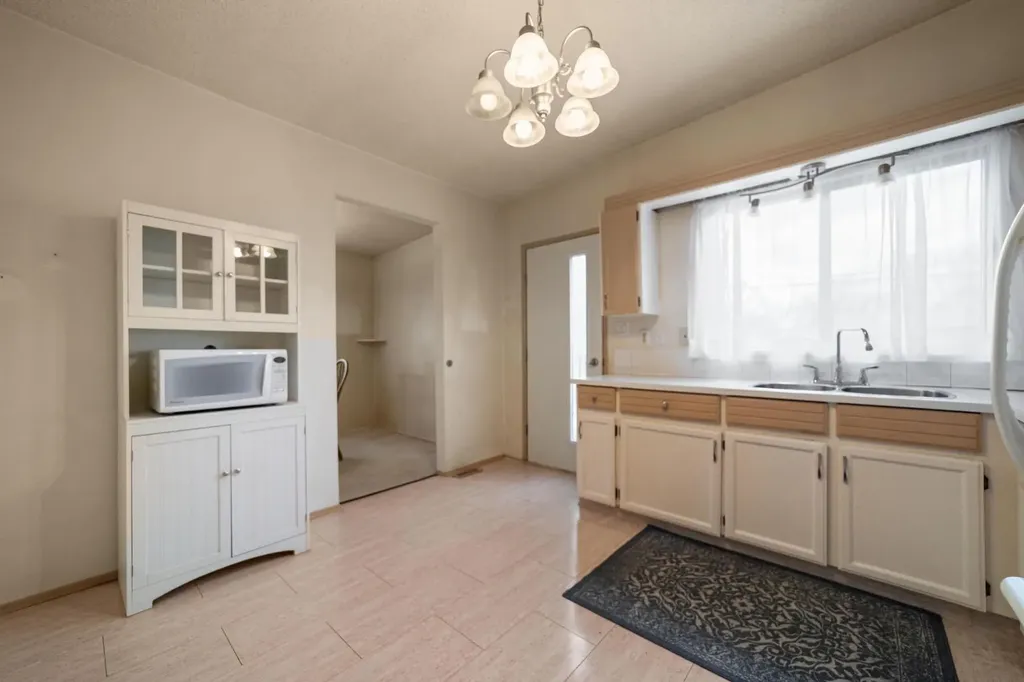 6614 44b Avenue Camrose AB T4V 2V5