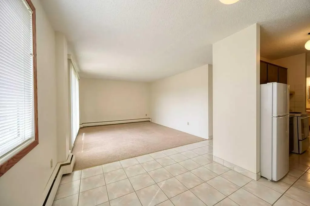 4323 75 Street NW Calgary AB T3B 2M7