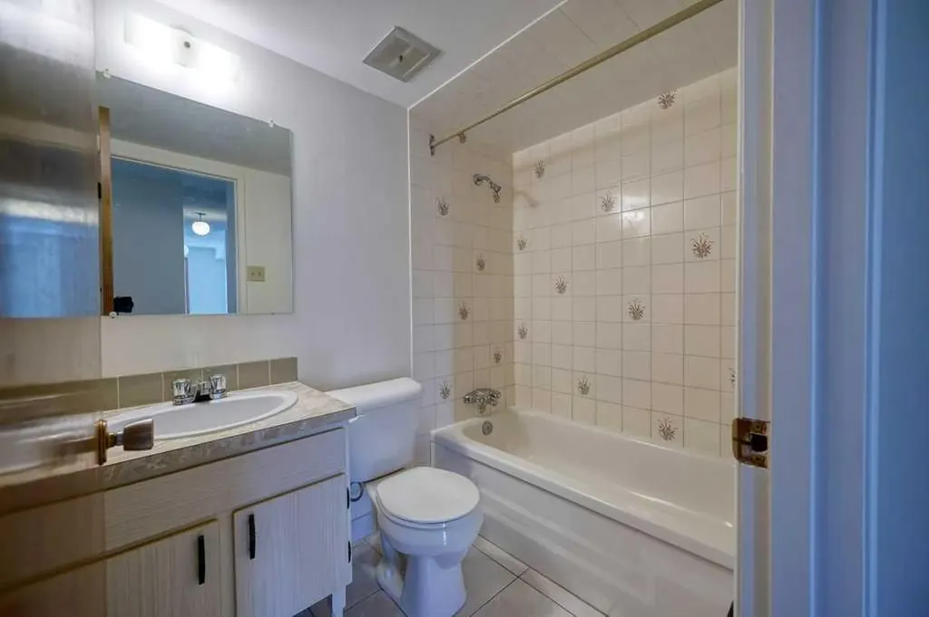 4323 75 Street NW Calgary AB T3B 2M7