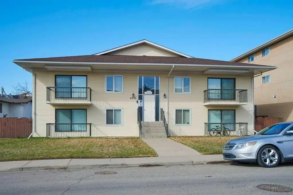 4323 75 Street NW Calgary AB T3B 2M7