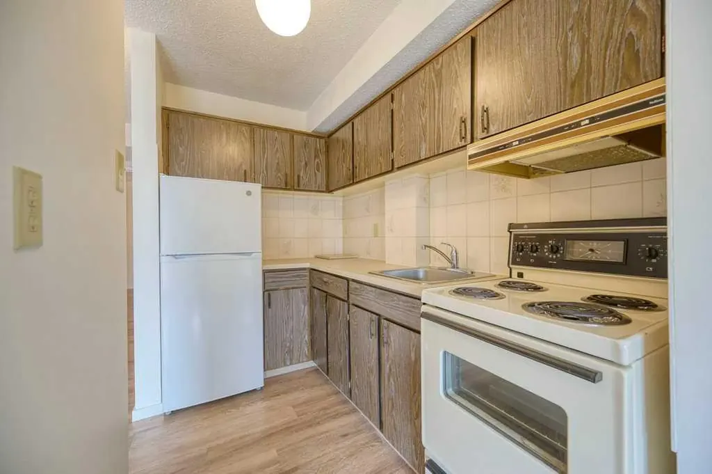 4323 75 Street NW Calgary AB T3B 2M7