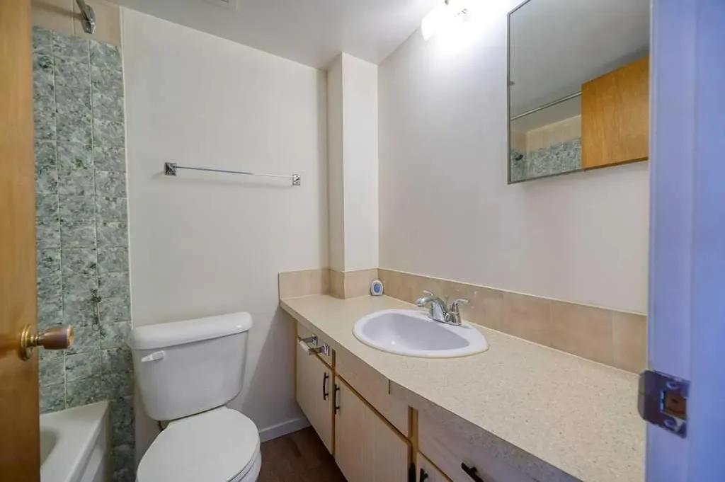 4323 75 Street NW Calgary AB T3B 2M7