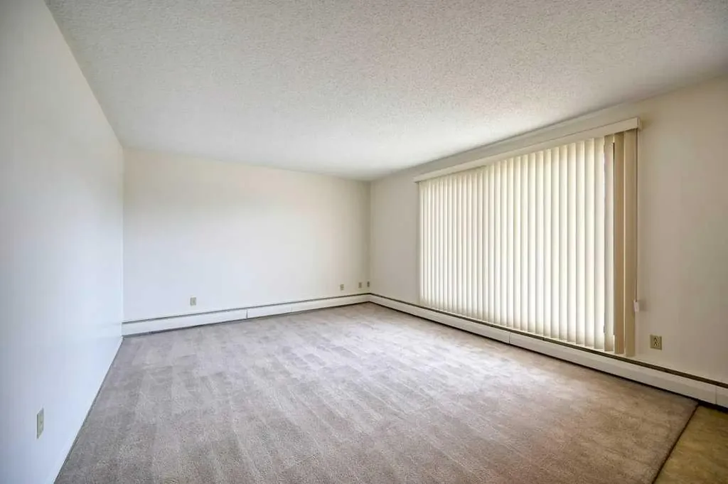 4323 75 Street NW Calgary AB T3B 2M7