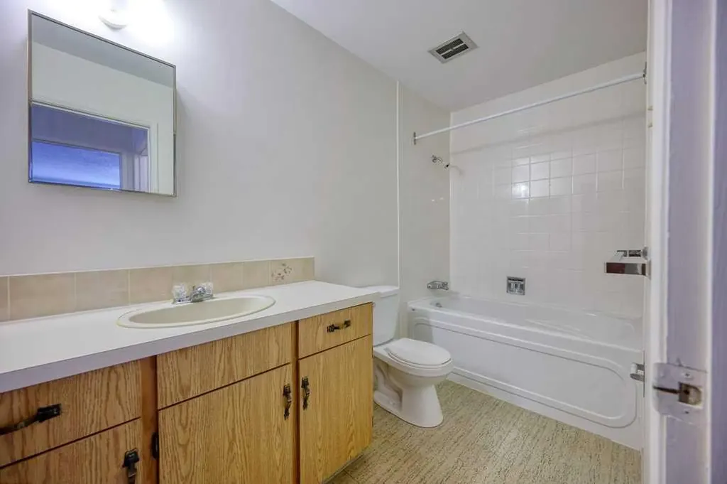 4323 75 Street NW Calgary AB T3B 2M7