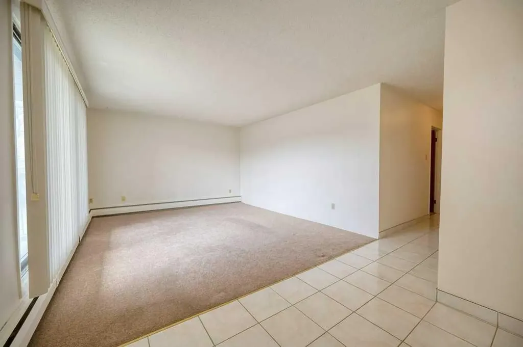 4323 75 Street NW Calgary AB T3B 2M7