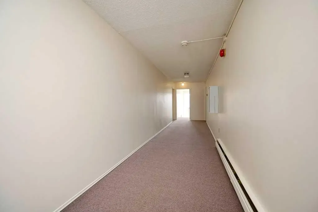 4323 75 Street NW Calgary AB T3B 2M7