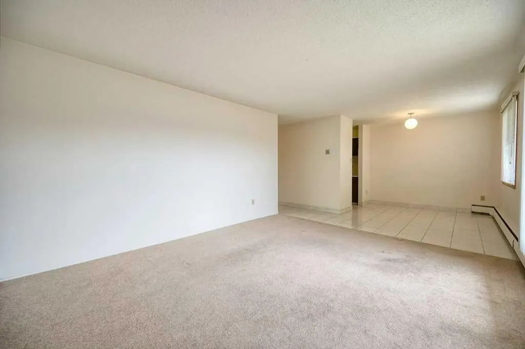 4323 75 Street NW Calgary AB T3B 2M7