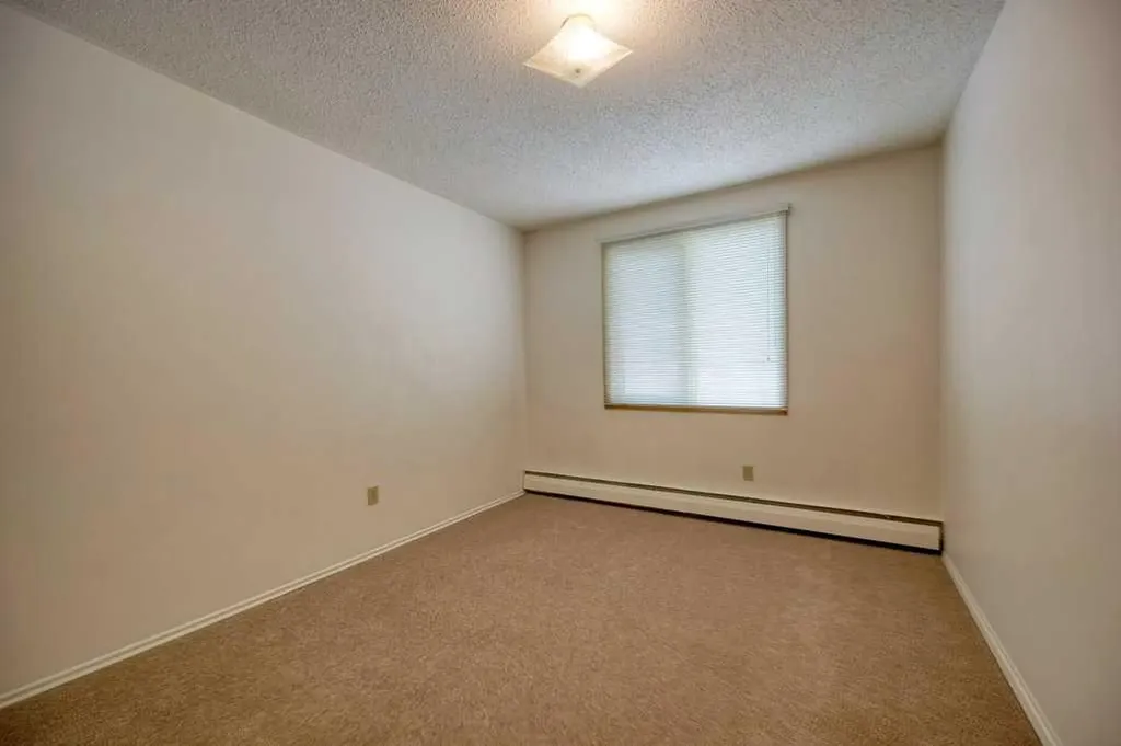 4323 75 Street NW Calgary AB T3B 2M7