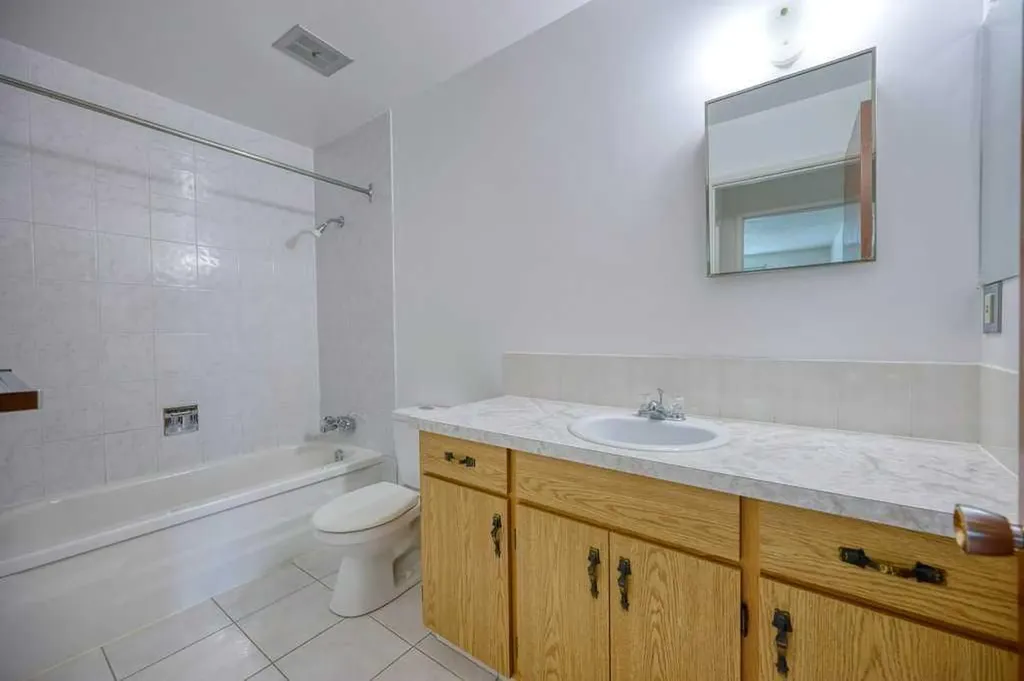 4323 75 Street NW Calgary AB T3B 2M7