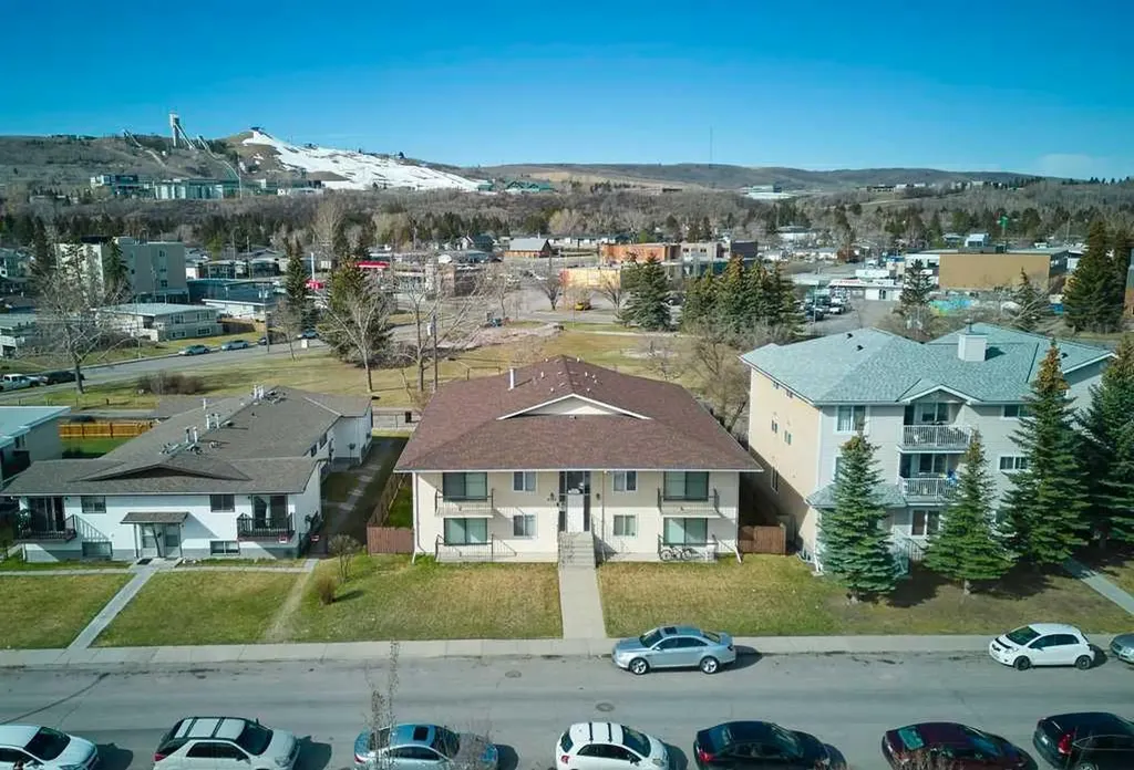 4323 75 Street NW Calgary AB T3B 2M7