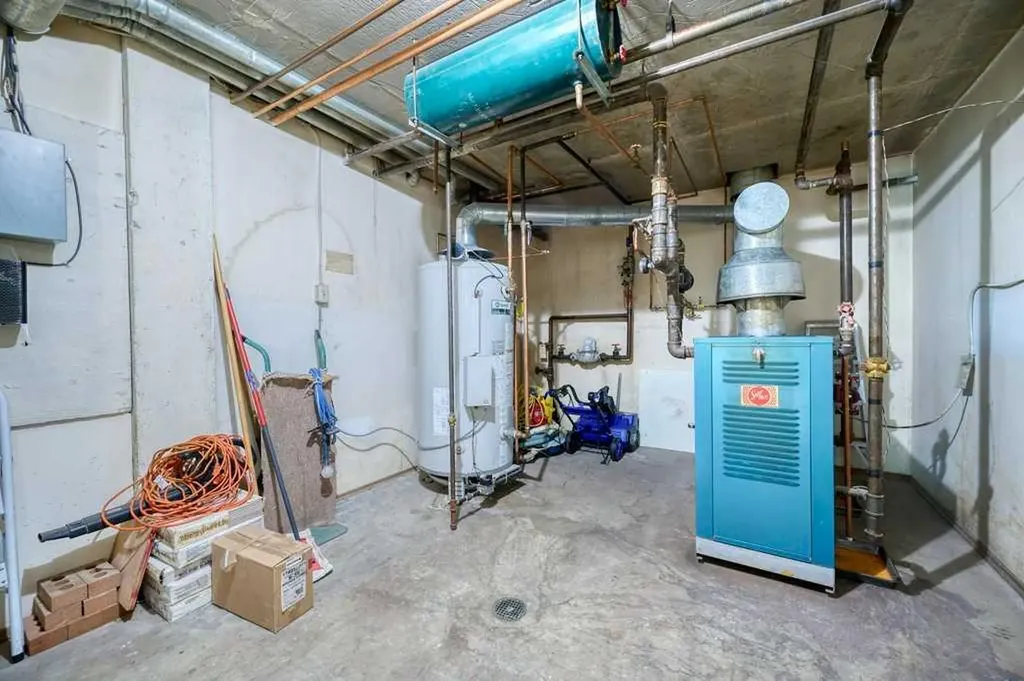 4323 75 Street NW Calgary AB T3B 2M7
