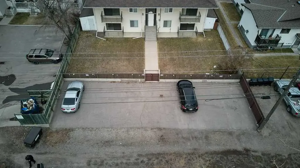 4323 75 Street NW Calgary AB T3B 2M7