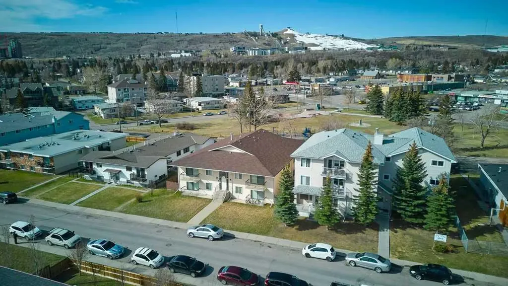 4323 75 Street NW Calgary AB T3B 2M7