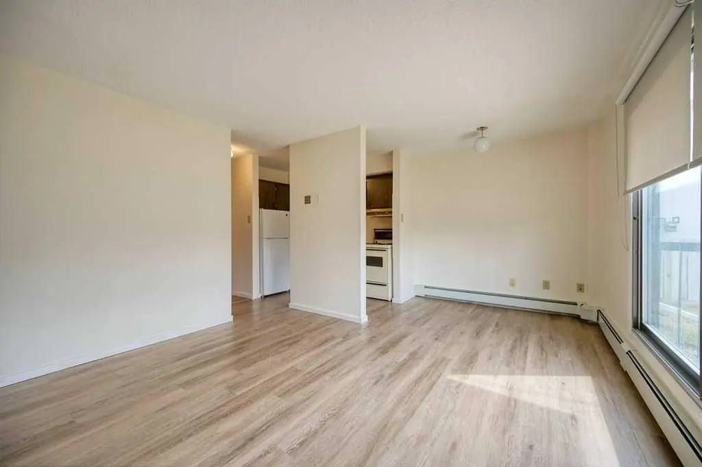 4323 75 Street NW Calgary AB T3B 2M7