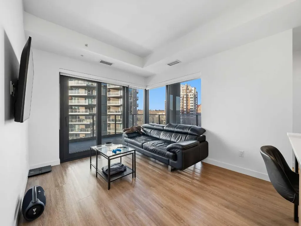 730 2 Avenue SW Calgary AB T2P 1R8