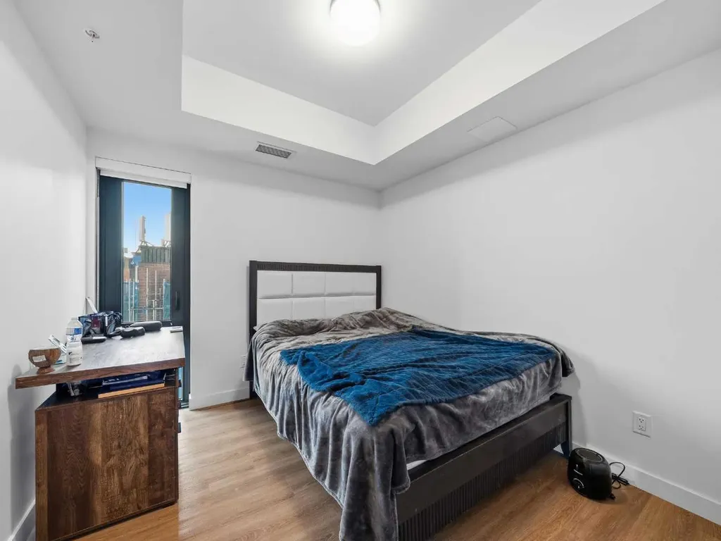 730 2 Avenue SW Calgary AB T2P 1R8