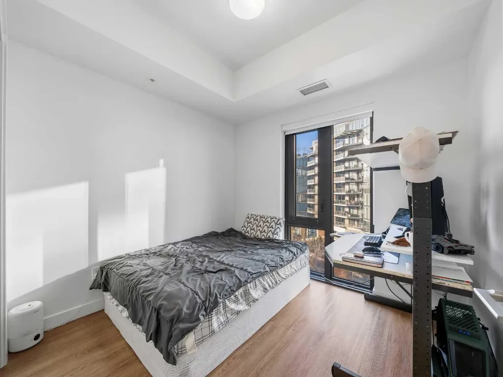 730 2 Avenue SW Calgary AB T2P 1R8