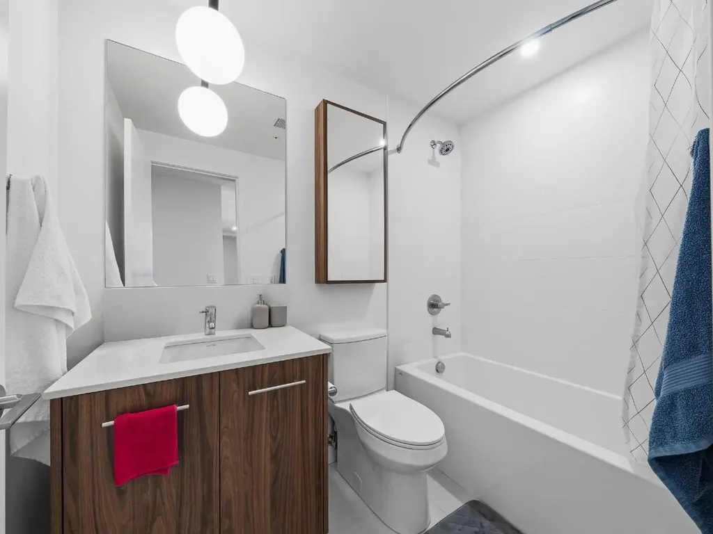 730 2 Avenue SW Calgary AB T2P 1R8