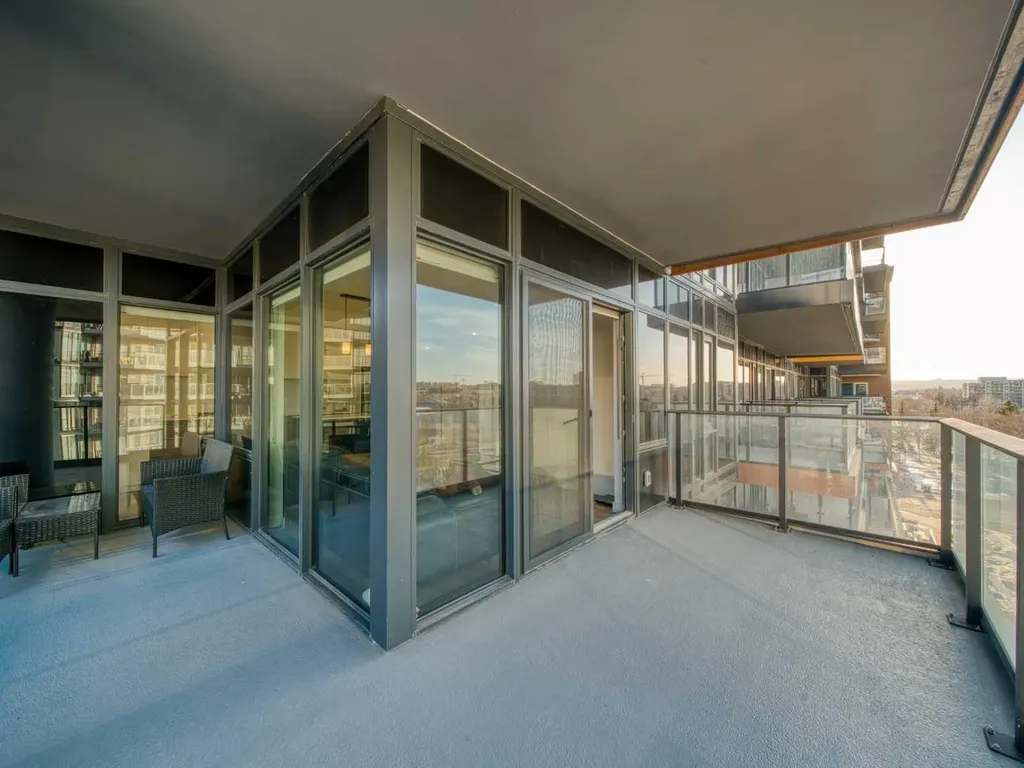 730 2 Avenue SW Calgary AB T2P 1R8