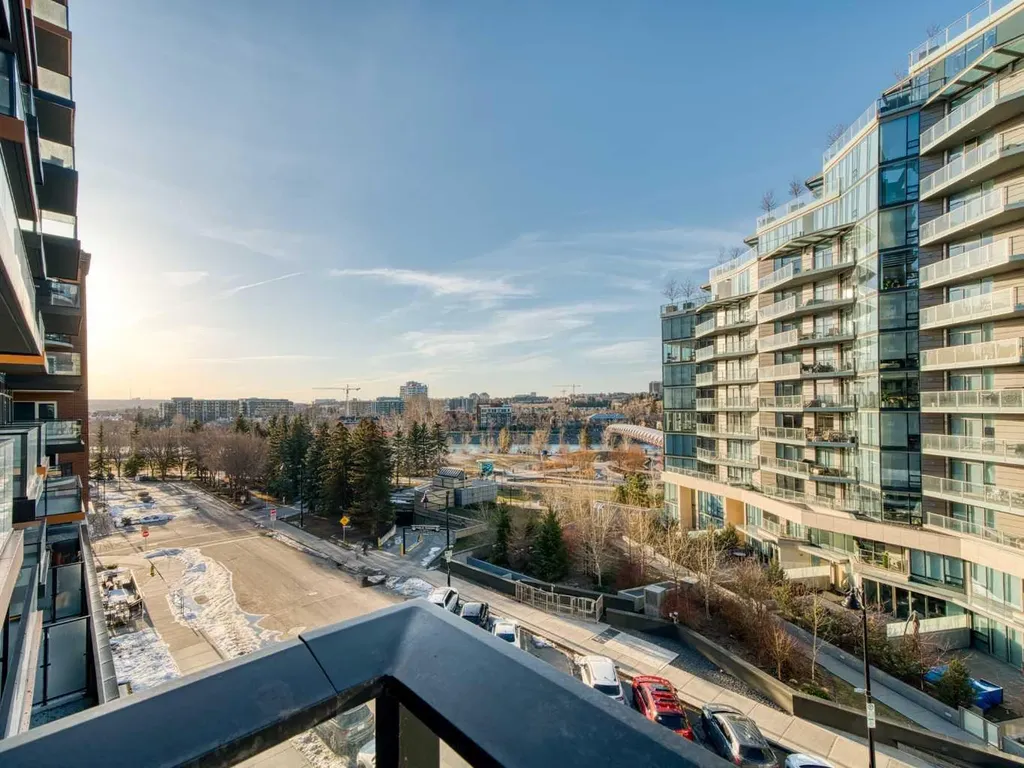 730 2 Avenue SW Calgary AB T2P 1R8