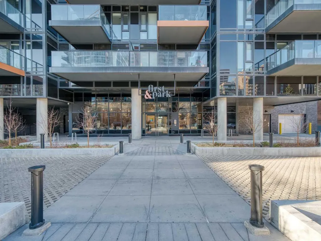 730 2 Avenue SW Calgary AB T2P 1R8