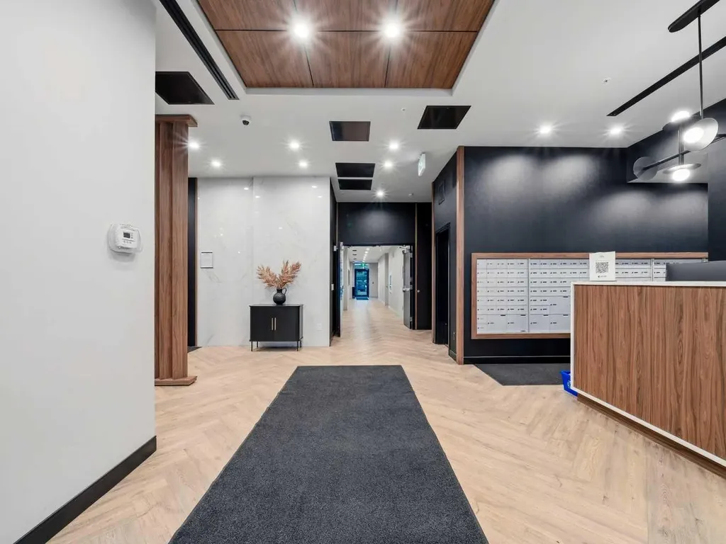 730 2 Avenue SW Calgary AB T2P 1R8