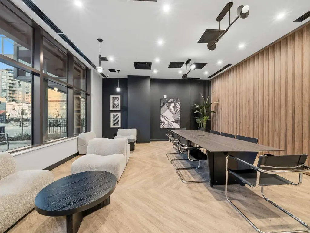 730 2 Avenue SW Calgary AB T2P 1R8