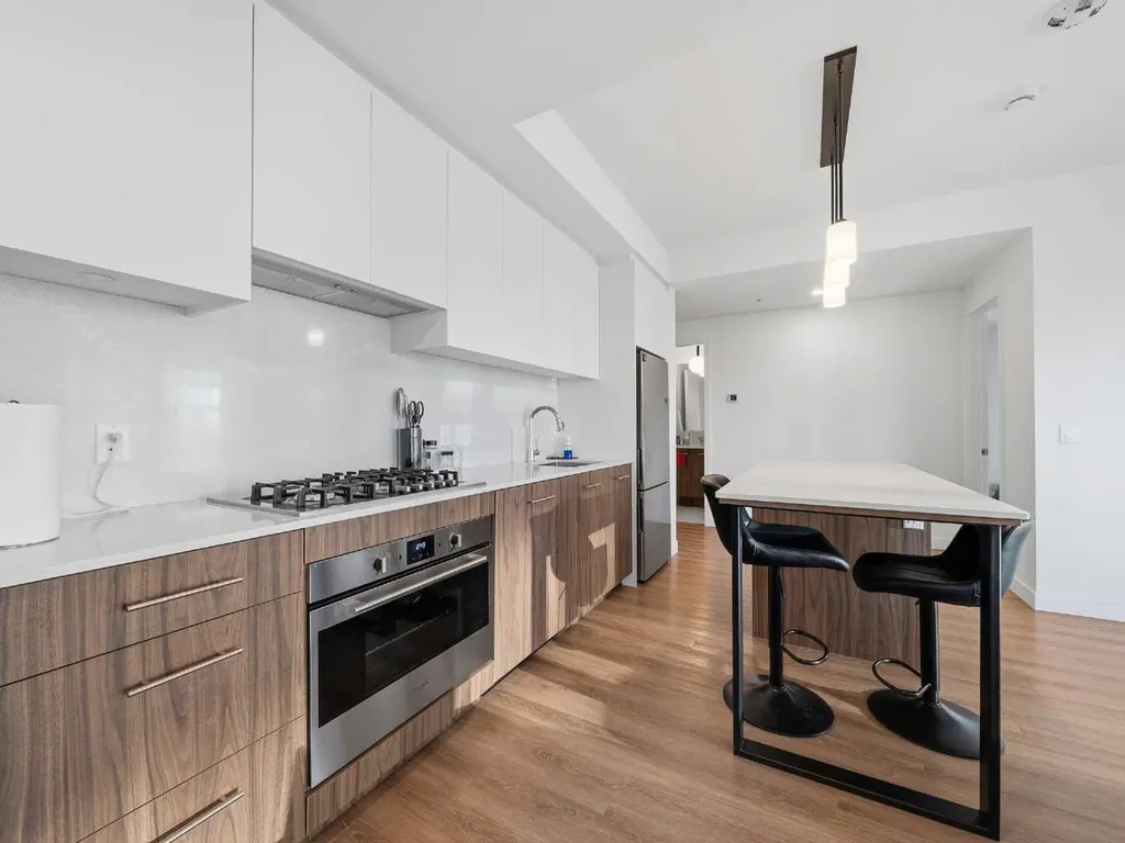 730 2 Avenue SW Calgary AB T2P 1R8