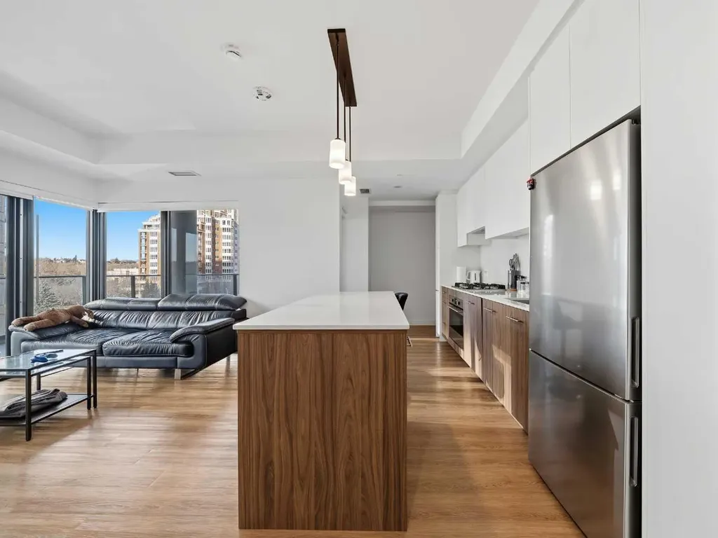 730 2 Avenue SW Calgary AB T2P 1R8