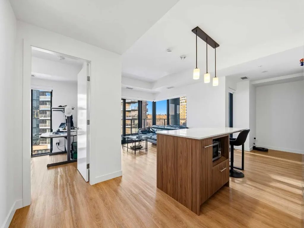 730 2 Avenue SW Calgary AB T2P 1R8