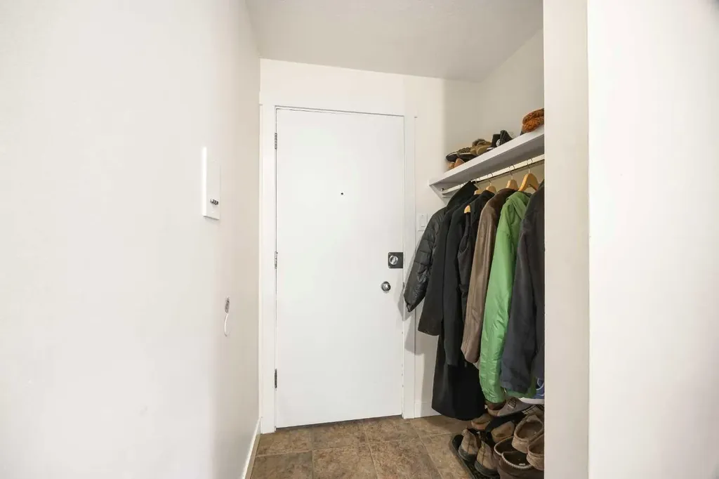3103 Blakiston Drive NW Calgary AB T2L 1L7