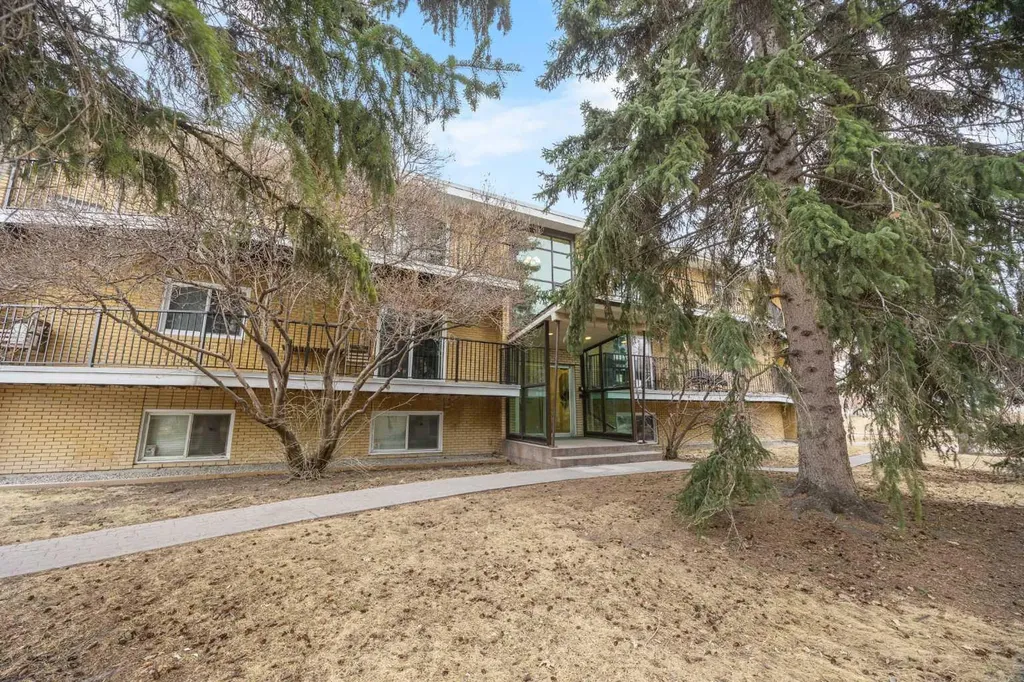 3103 Blakiston Drive NW Calgary AB T2L 1L7