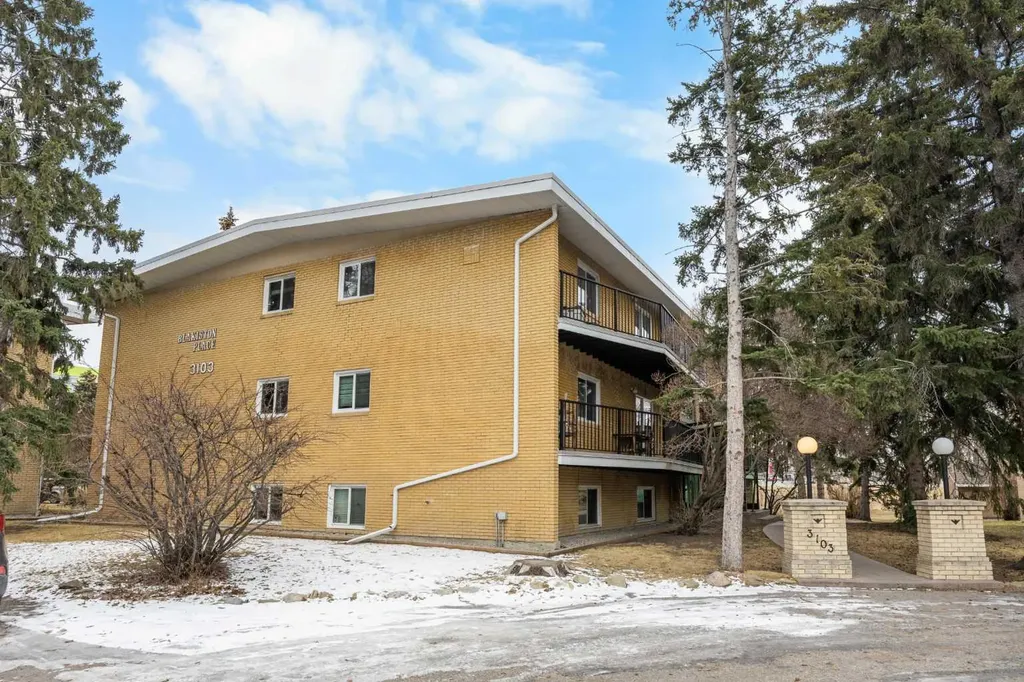 3103 Blakiston Drive NW Calgary AB T2L 1L7