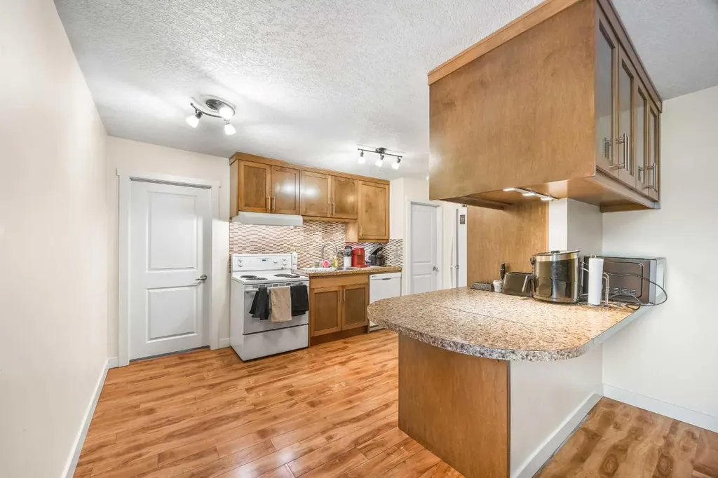 3103 Blakiston Drive NW Calgary AB T2L 1L7
