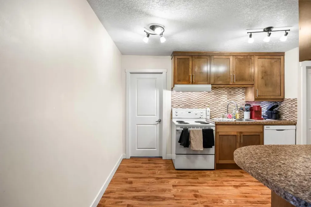 3103 Blakiston Drive NW Calgary AB T2L 1L7