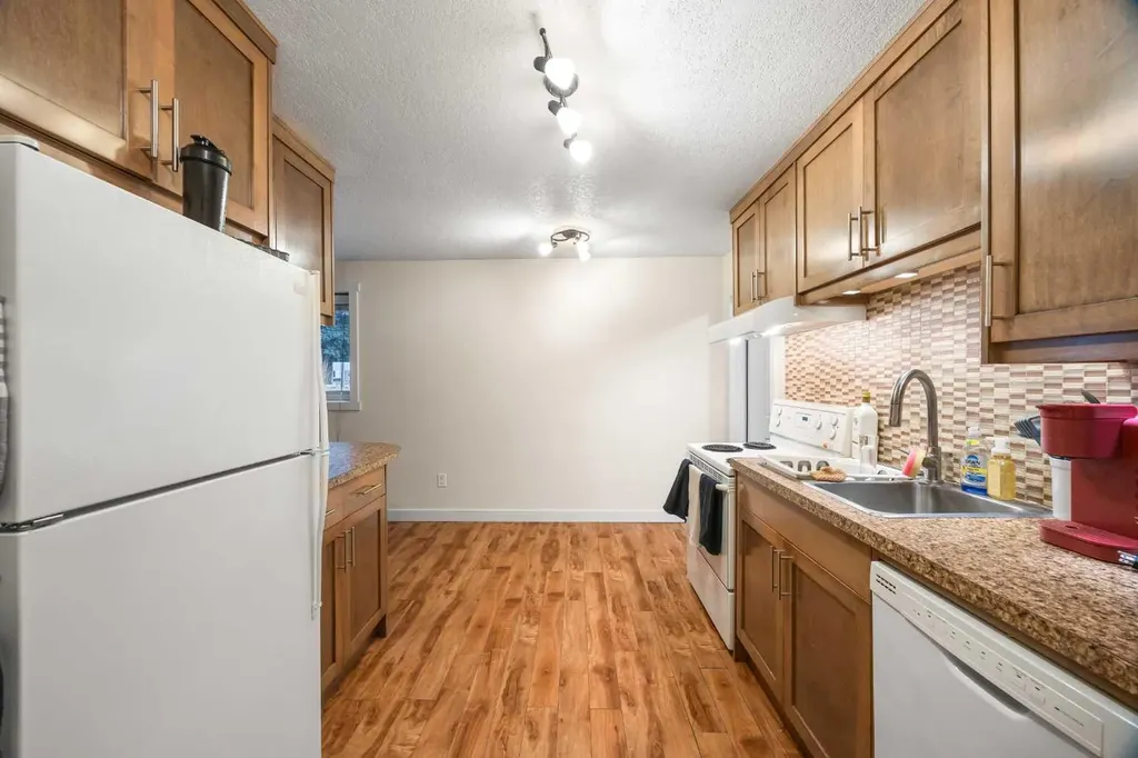 3103 Blakiston Drive NW Calgary AB T2L 1L7
