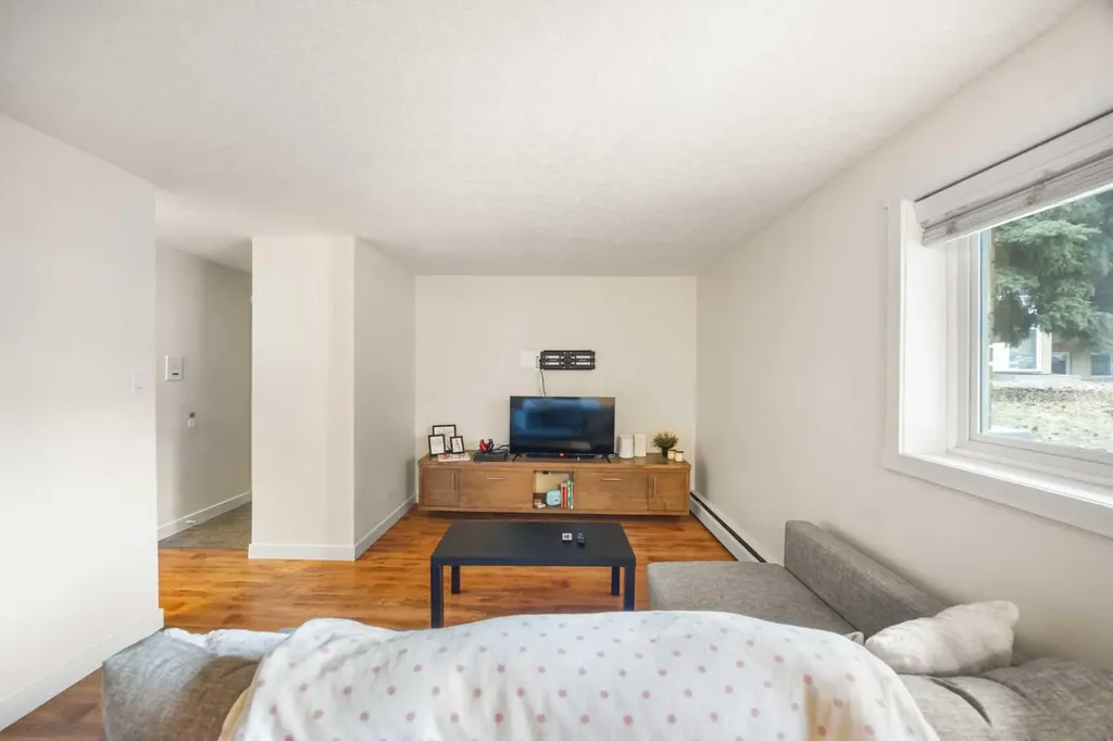 3103 Blakiston Drive NW Calgary AB T2L 1L7