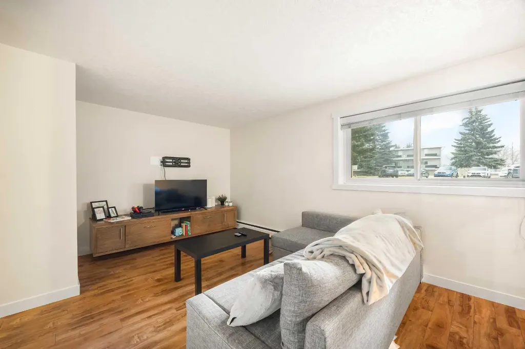 3103 Blakiston Drive NW Calgary AB T2L 1L7