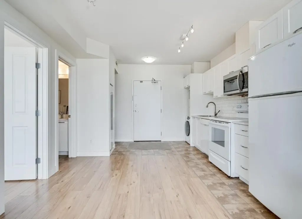 3830 Brentwood Road NW Calgary AB T2L 2J9