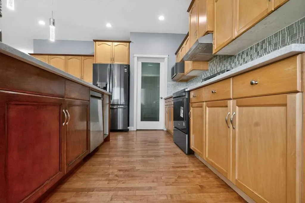 171 East Lakeview Court E Chestermere AB T1X1W2