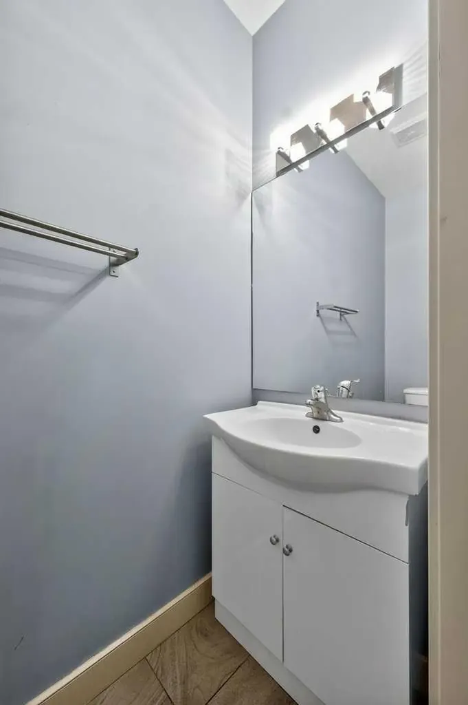 171 East Lakeview Court E Chestermere AB T1X1W2