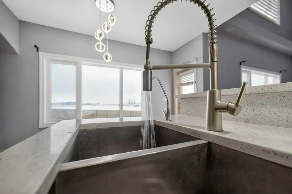 171 East Lakeview Court E Chestermere AB T1X1W2