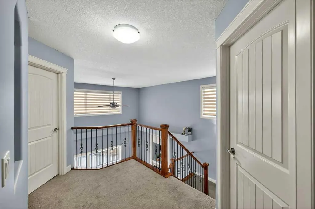 171 East Lakeview Court E Chestermere AB T1X1W2