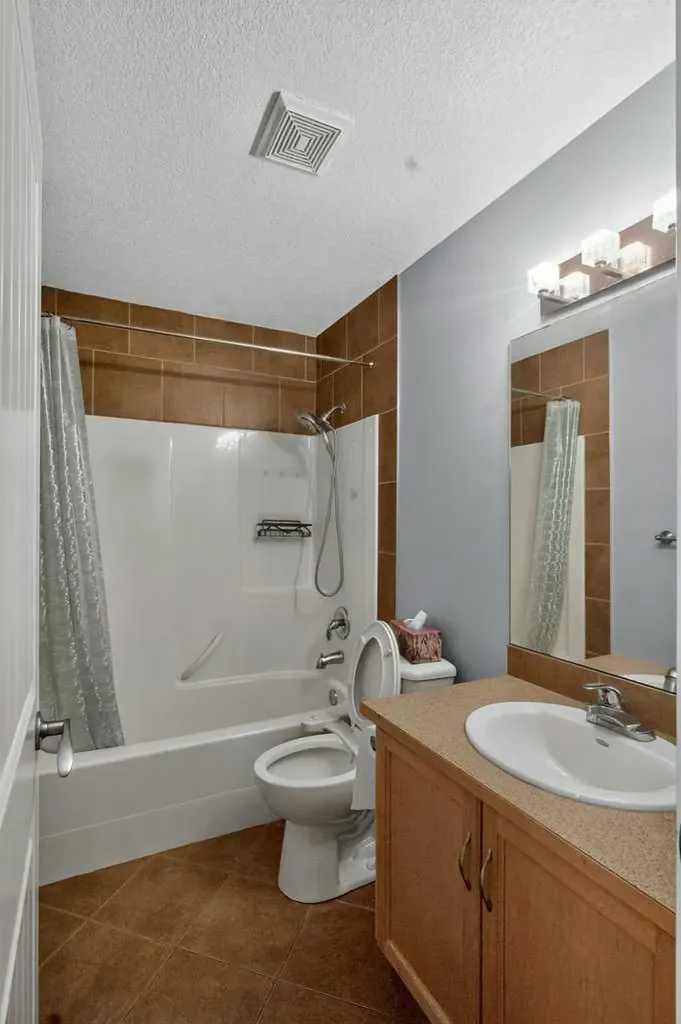 171 East Lakeview Court E Chestermere AB T1X1W2