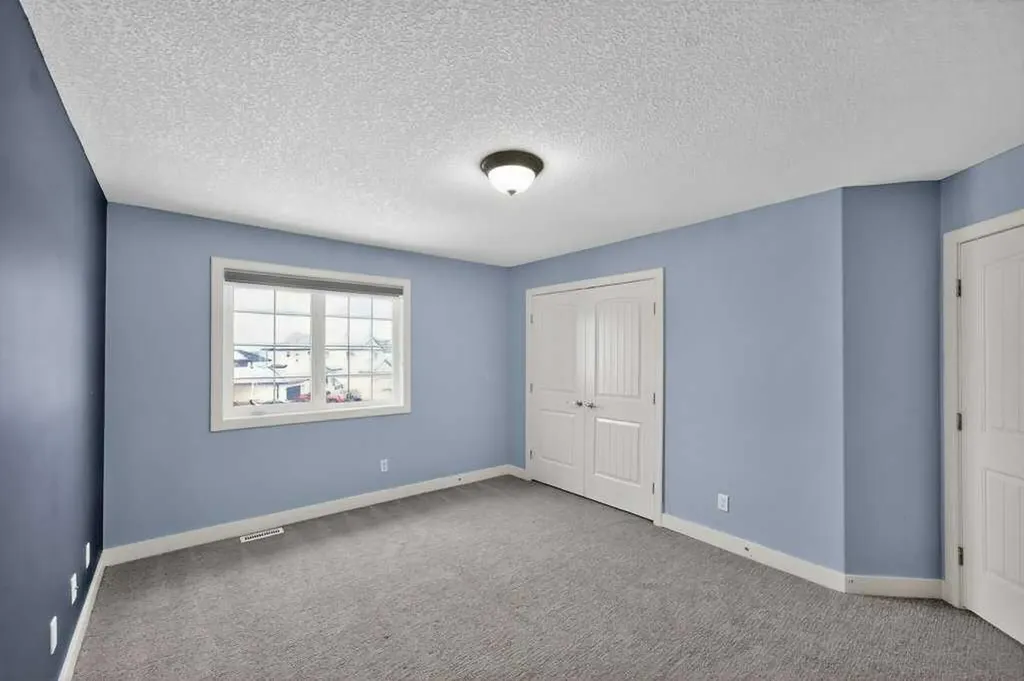 171 East Lakeview Court E Chestermere AB T1X1W2