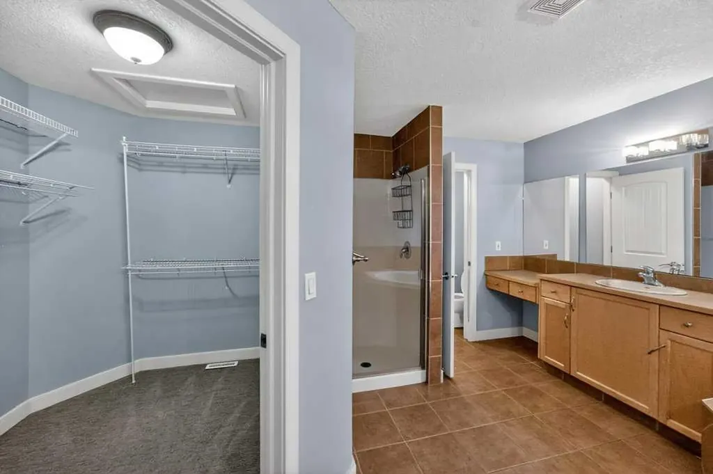 171 East Lakeview Court E Chestermere AB T1X1W2
